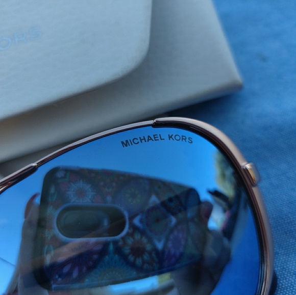 Michael Kors - Picture 2 of 4